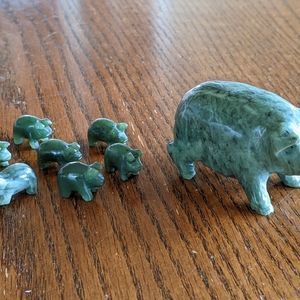 Jade pig set